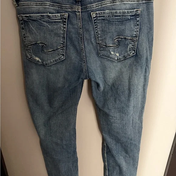 Silver Jeans Women's Light Blue Distressed Ankle Jeans - Picture 7 of 8